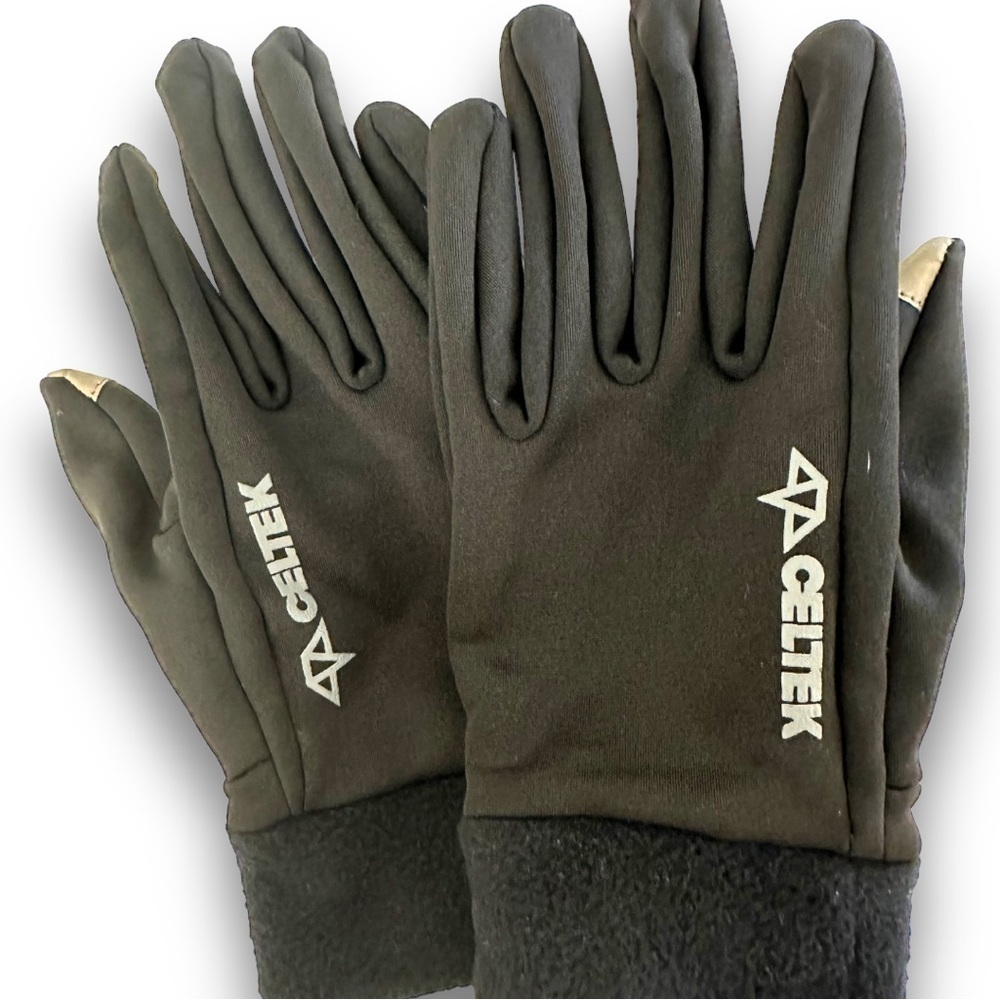 Celtek Gloves/Glove liners. Women’s. Black. Size small.